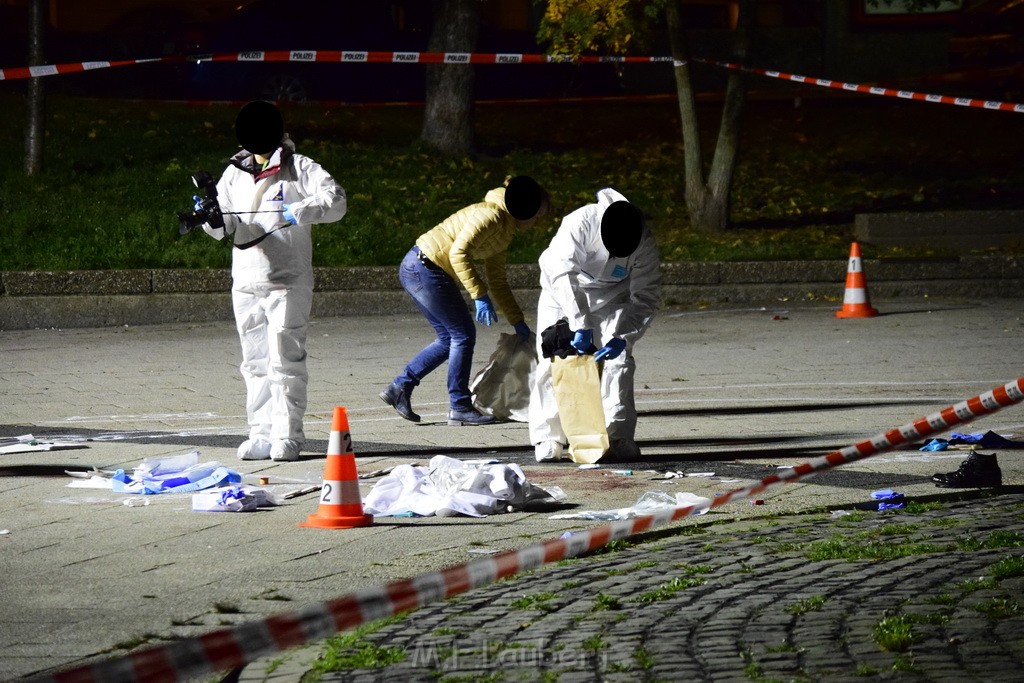 Einsatz BF Messerstecherei Koeln Neustadt Nord Eberplatz Platzmitte P199.JPG - Miklos Laubert